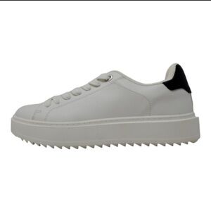 White Sneakers/ Steve Madden